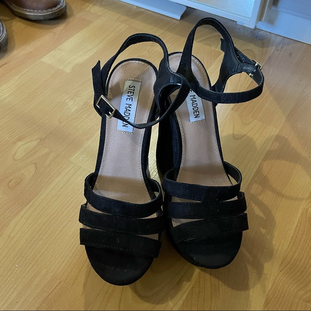 STEVE MADDEN BLACK SUEDE HEELS